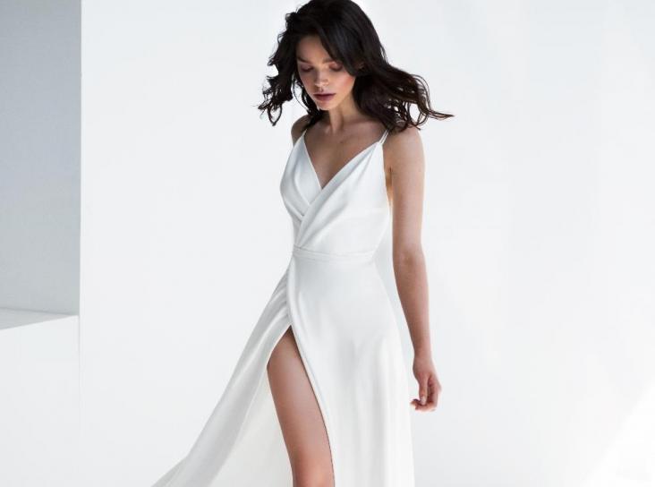Белое свадебное платье из шёлка фото