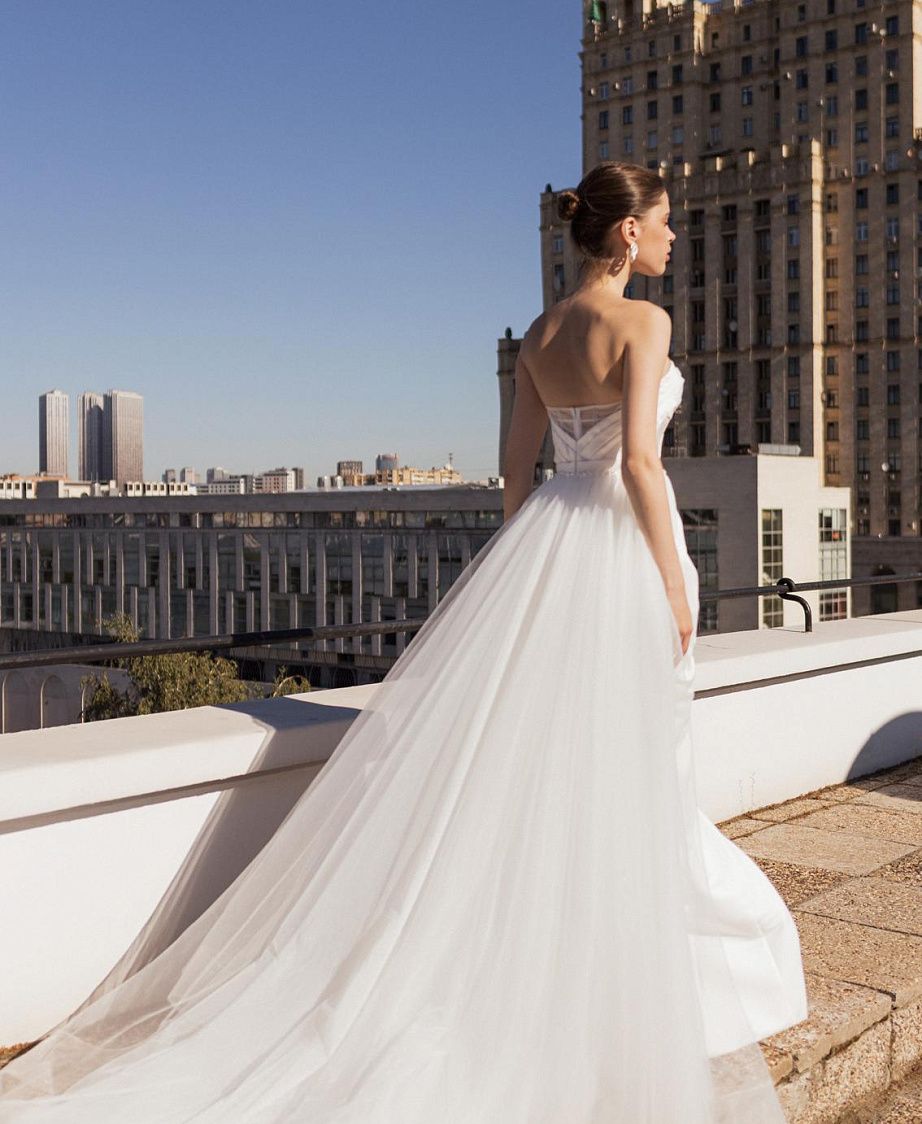 Белое свадебное платье с прозрачным корсетом фото