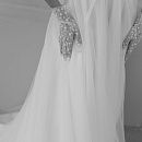 Белое свадебное платье в мелкий горошек фото