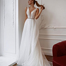 Легкое блестящее свадебное платье фото