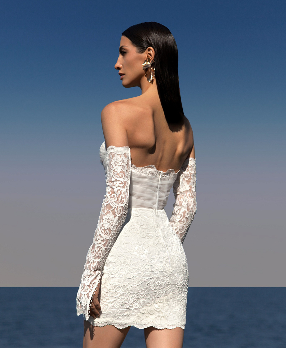 Кружевное свадебное платье мини со съемными рукавами фото