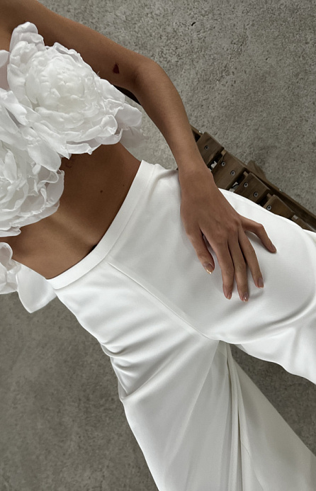 Свадебный комплект из заниженных брюк и топа фото