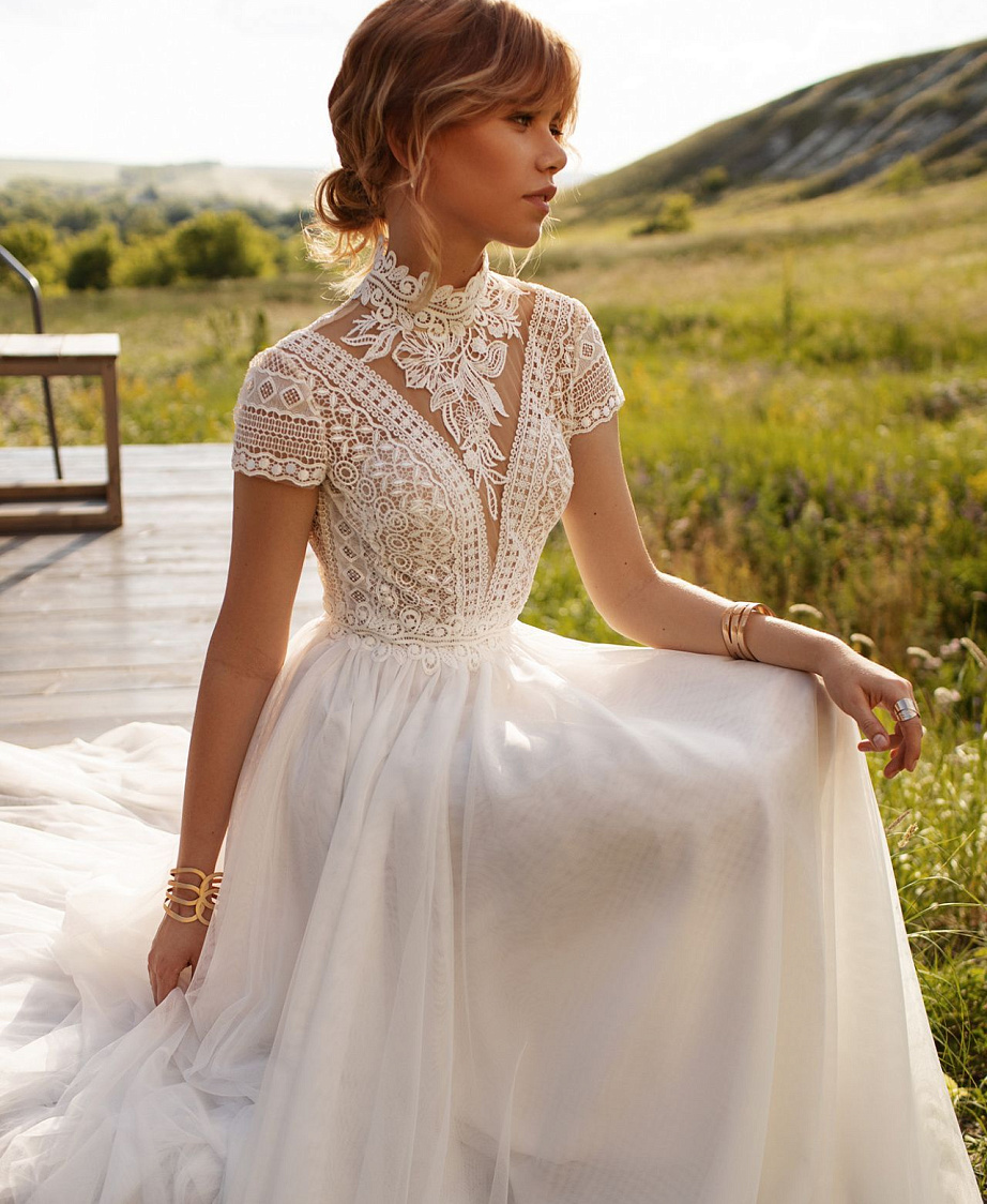 Закрытое свадебное платье в стиле бохо фото