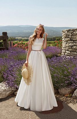 Атласное свадебное платье с закрытыми плечами фото