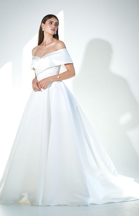 Атласное свадебное платье в стиле принцеса фото