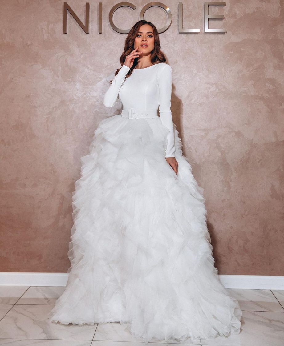 Воздушное многослойное свадебное платье фото