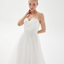 Воздушное свадебное платье из фатина с мерцающим верхом фото