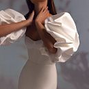 Роскошное атласное платье с рукавами буф фото