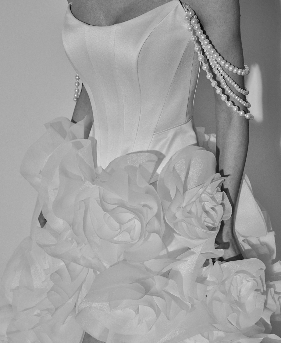 Роскошный свадебный комплет с пышной многоярусной юбкой фото