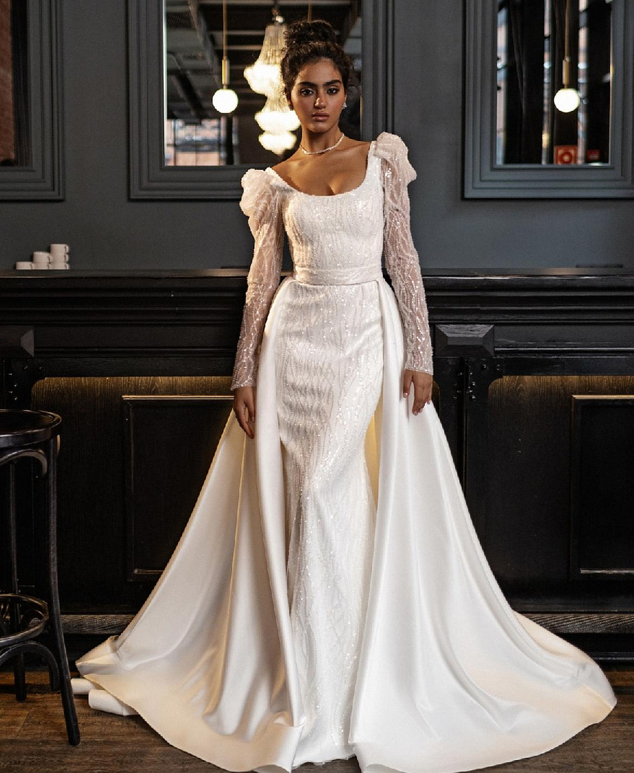 Роскошное свадебное платье со съемным шлейфом фото