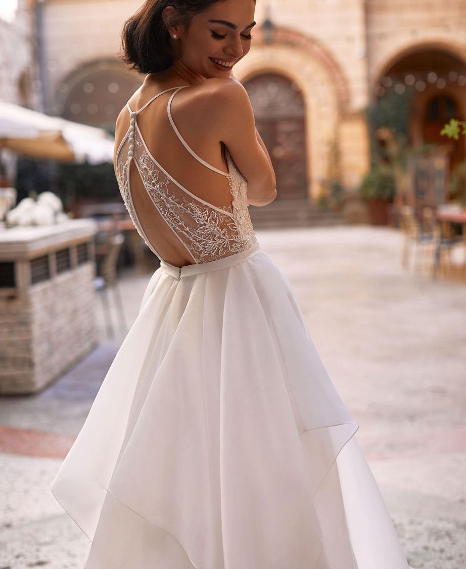 Свадебное платье с многоуровневой юбкой фото