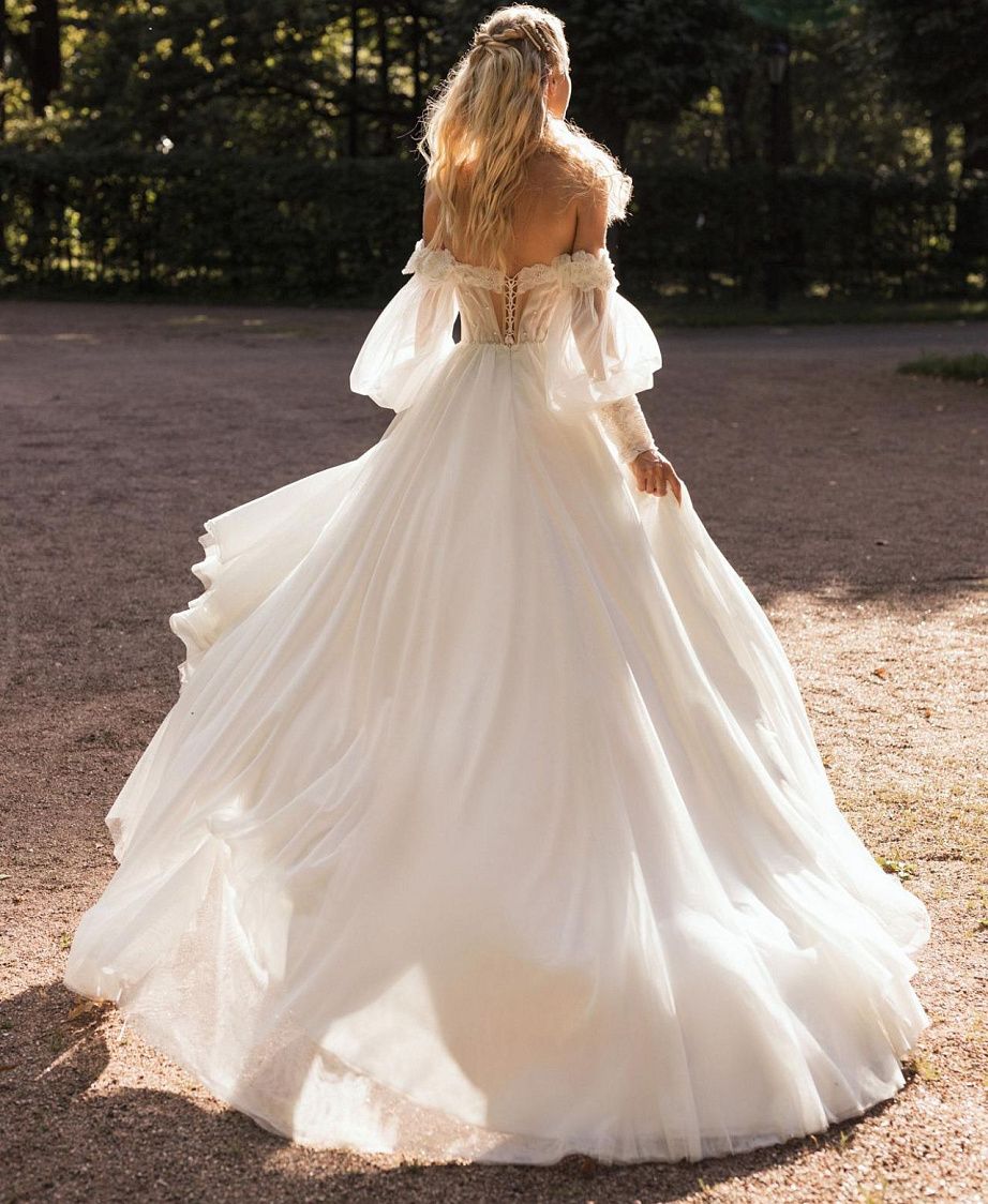 Свадебное платье А-силуэта расшитое жемчугом фото