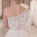 Мерцающее свадебное платье с авторским кружевом фото