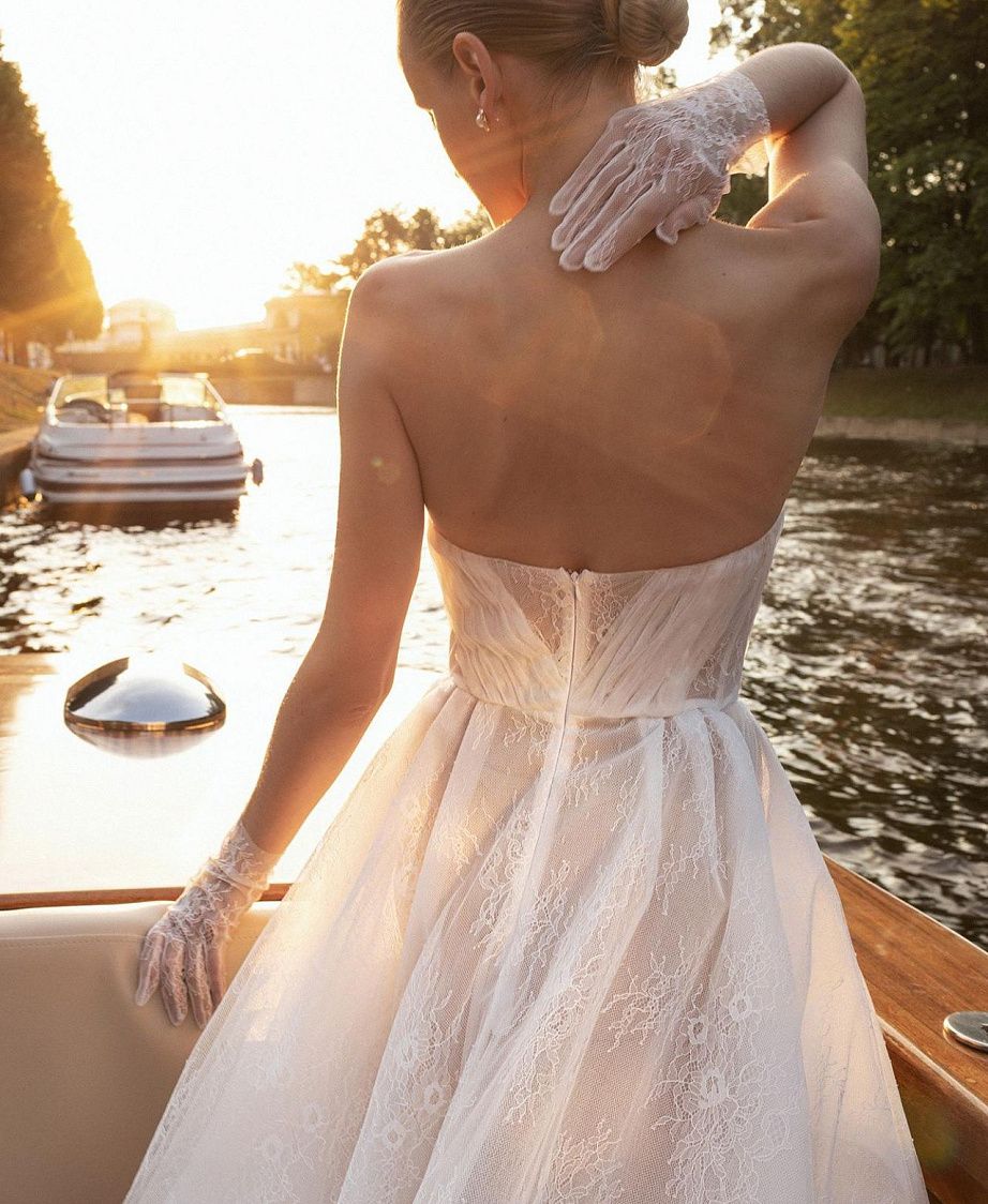 Свадебное платье в кружеве шантильи фото