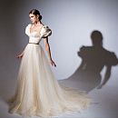 Свадебное платье с золотым оттенком фото
