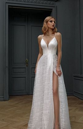 Недорогое сверкающее свадебное платье на тонких бретелях
