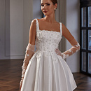 Атласное свадебное платье мини с цветочным кружевом фото