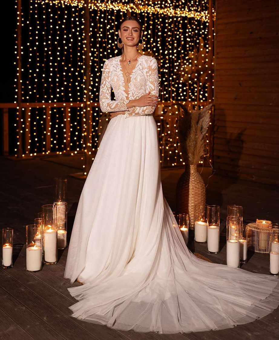 Классическое свадебное платье с v-образным вырезом фото