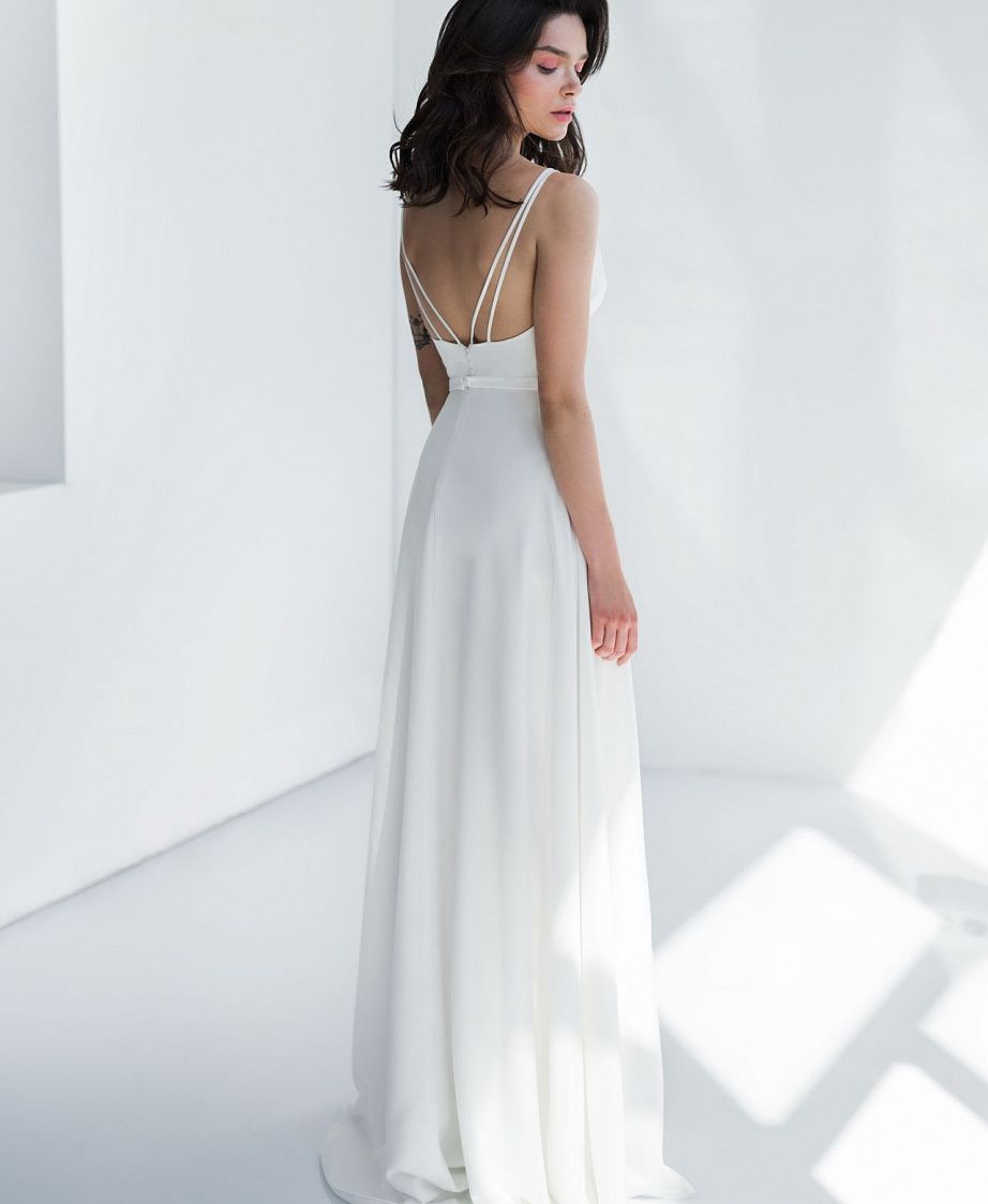 Белое свадебное платье из шёлка фото