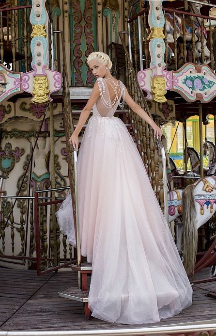 Розовое свадебное платье в стиле бохо фото