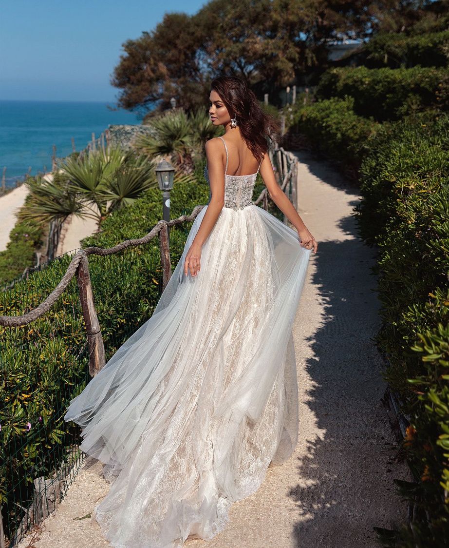 Воздушное сверкающее свадебное платье