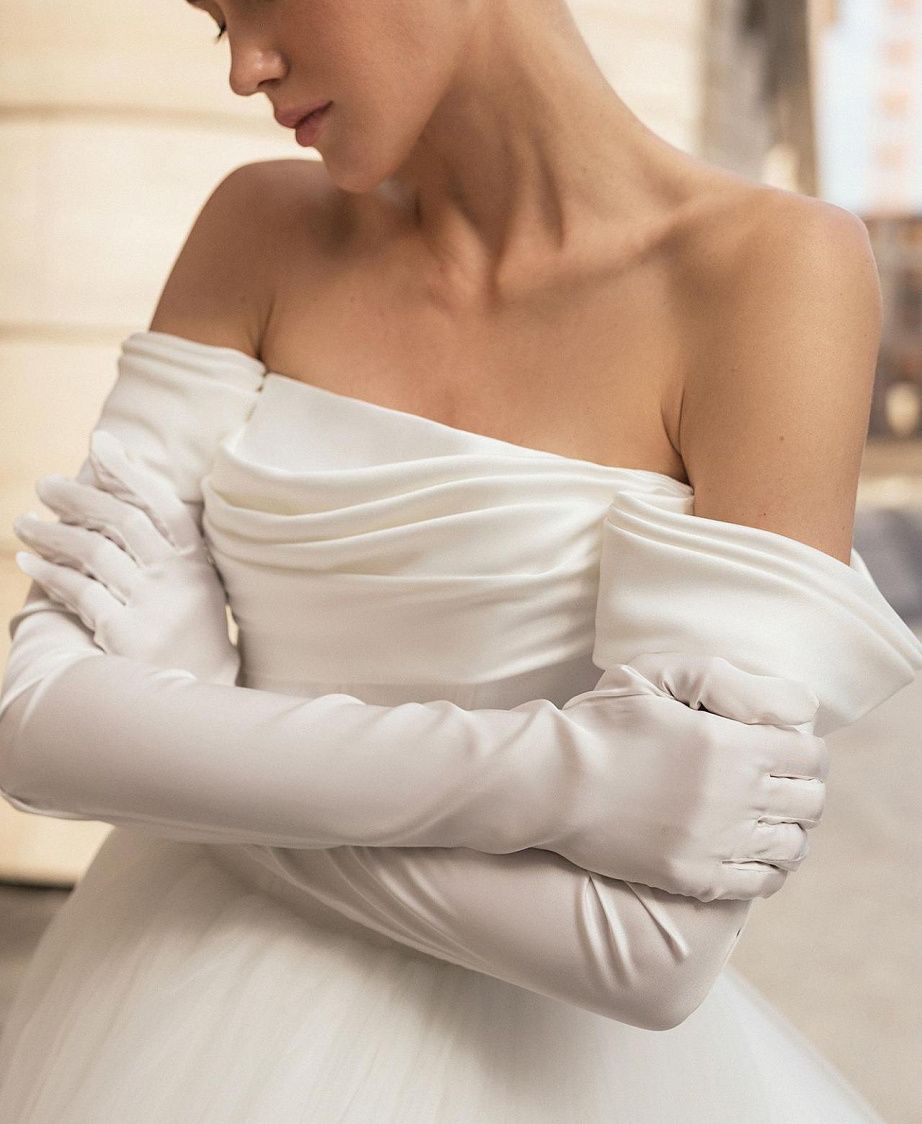 Нежное свадебное платье со шлейфом фото