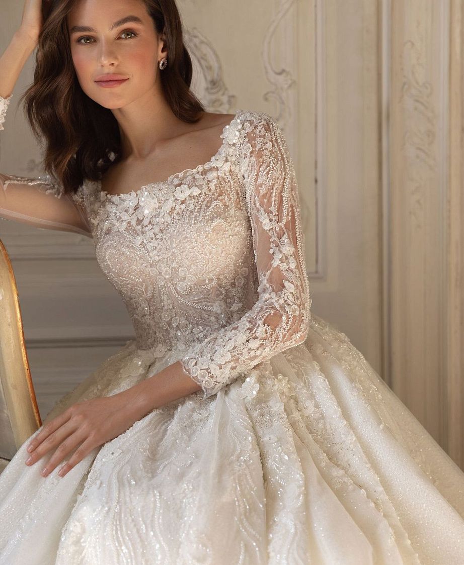 Королевское свадебное платье со шлейфом фото