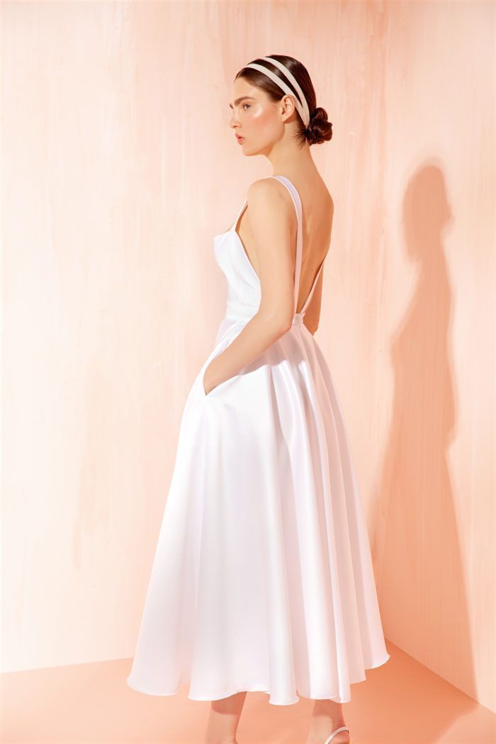 Свадебное платье миди с открытой спиной фото