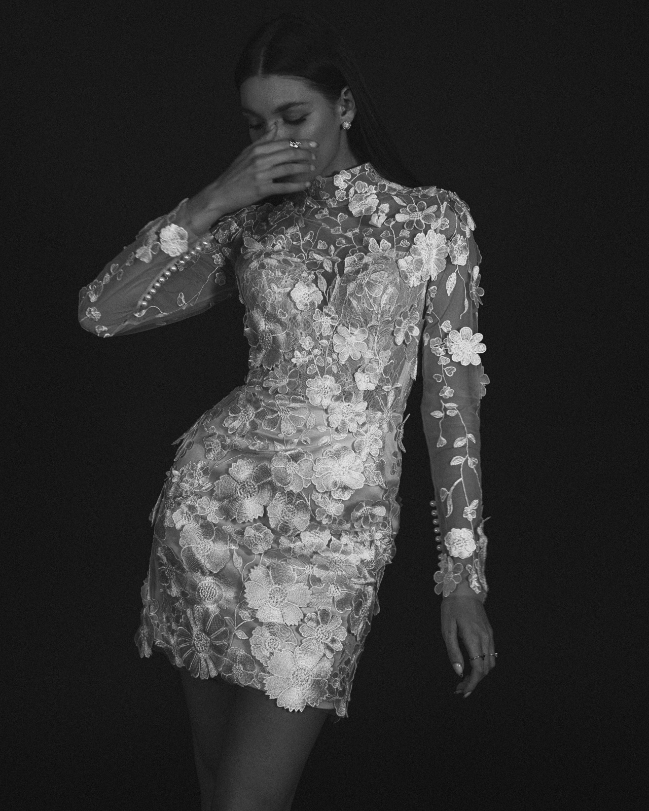 Свадебное платье мини в 3Д кружеве купить в Москве