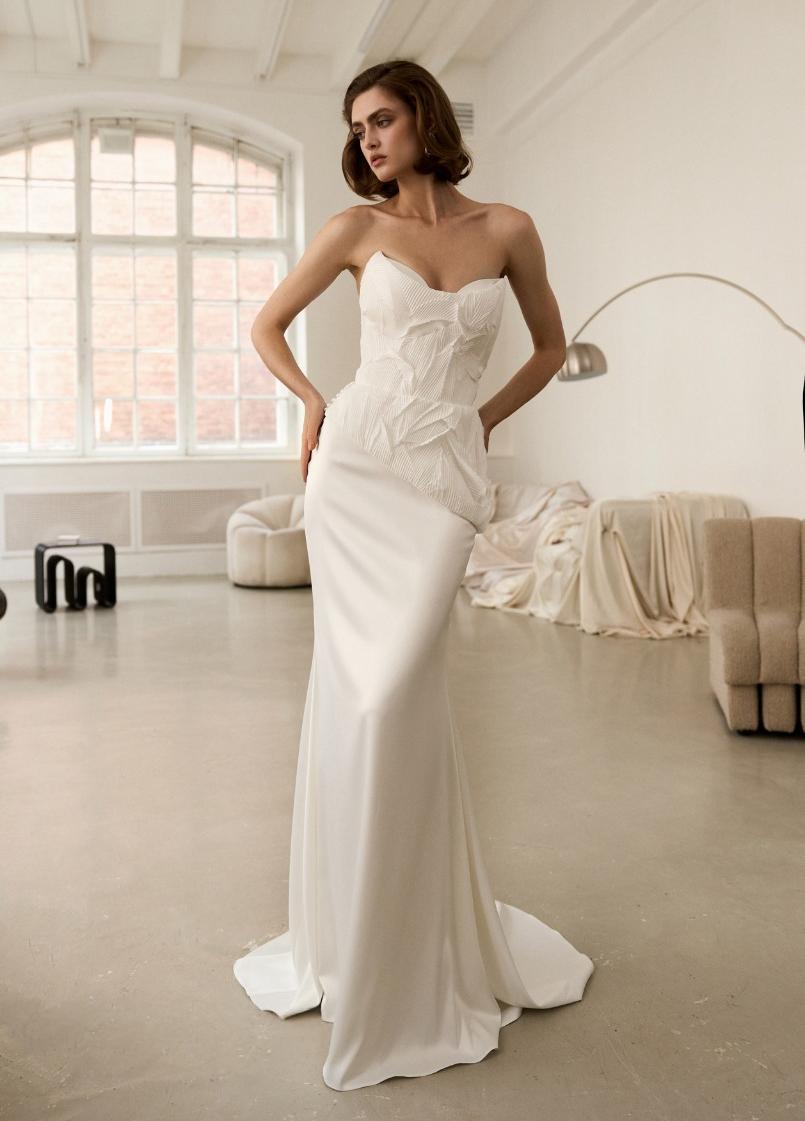 Стильный свадебный комплект из дизайнерской ткани фото