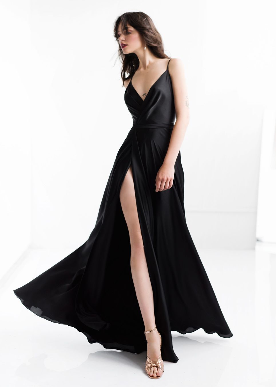 Чёрное платье в пол с разрезом купить в Москве