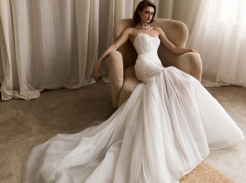 Нежный комплект с кружевным корсетом и юбкой-рыбкой фото