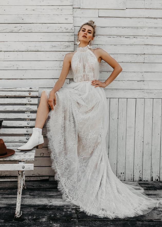 Свадебное платье с вырезом под горло фото