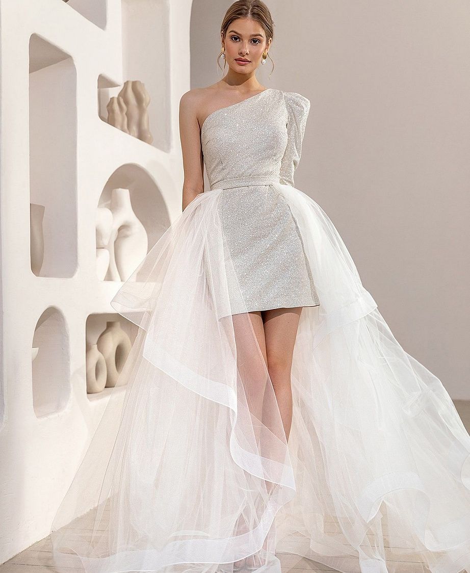 Короткое свадебное платье с одним рукавом фото