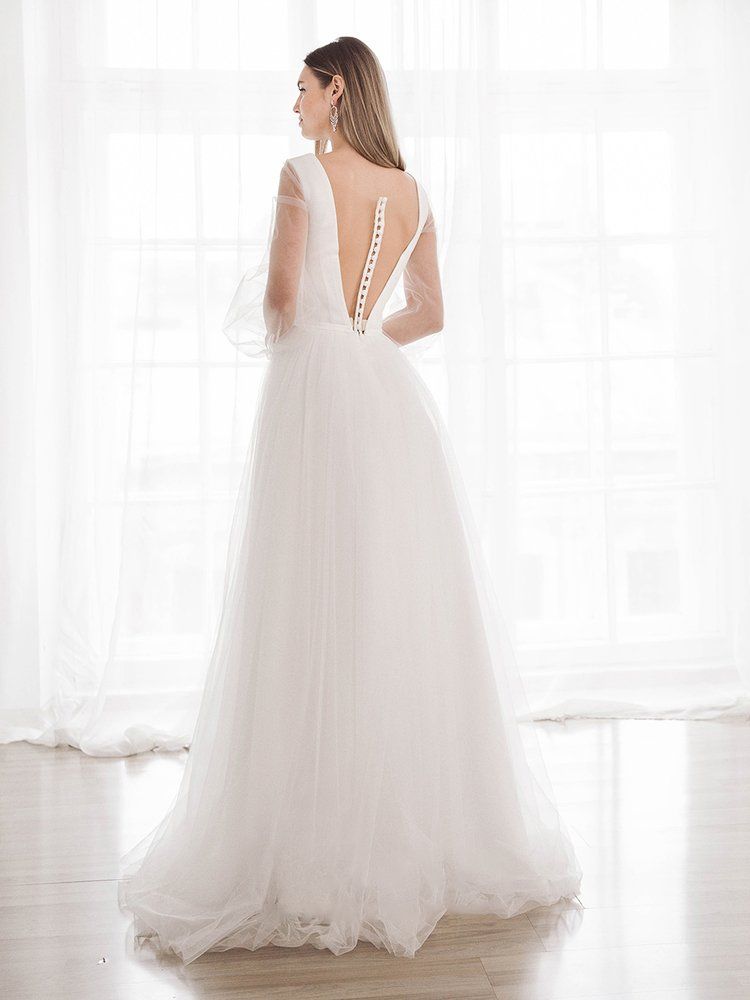 Нежное фатиновое свадебное платье с воздушными рукавами