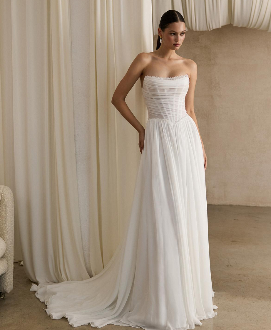 Шифоновое свадебное платье с жемчугом на корсете фото