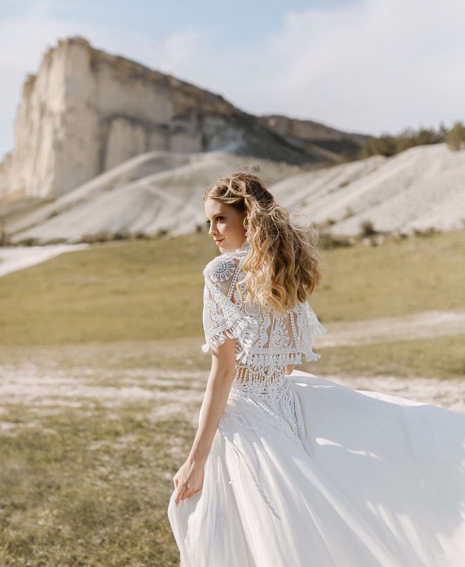 Нежное свадебное платье в стиле бохо фото