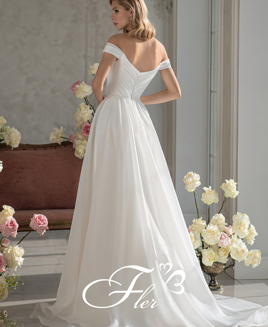 Белое шифоновое свадебное платье фото