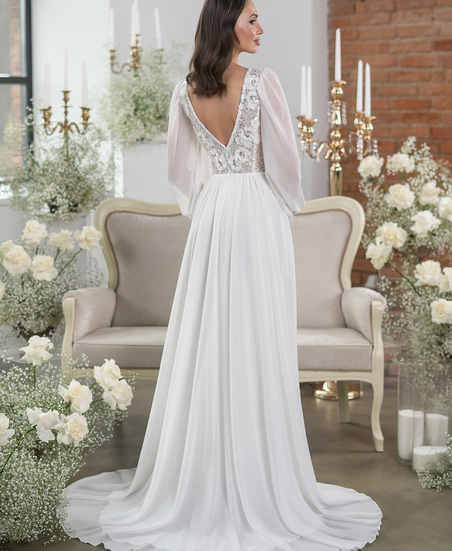 Свадебное платье из шифона с декором из цветов фото
