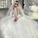 Свадебное платье с кружевными рукавами и V-вырезом фото