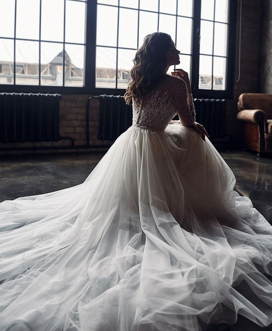 Свадебное платье с рукавами расшитыми жемчугом фото