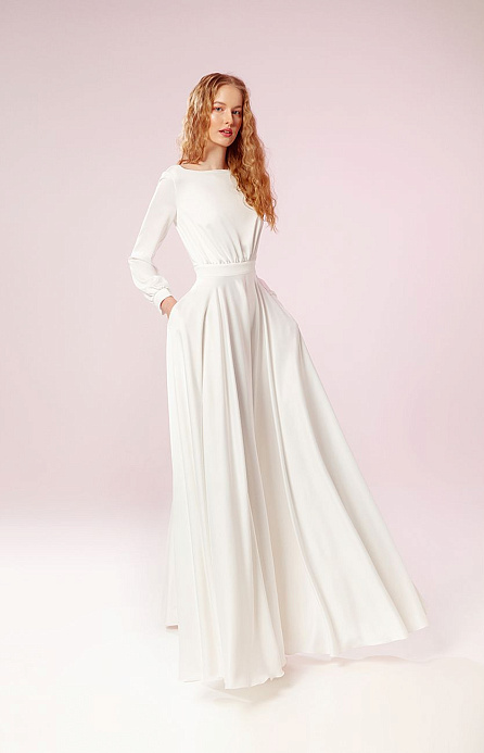 Белое прямое платье в пол с рукавами фото