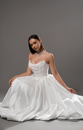 Атласное свадебное платье с корсетом в стиле принцесса фото