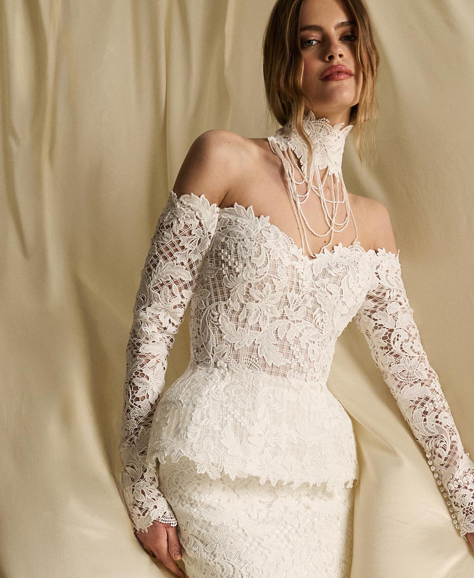 Комплект из хлопкового кружева с баской фото