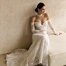 Кружевное свадебное платье с рукавами и съемным шлейфом фото