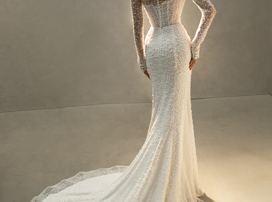 Кружевная русалка с длинным рукавом расшитая жемчугом фото