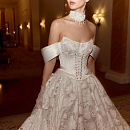 Роскошное свадебное платье из авторского кружева с атласным корсетом фото