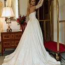 Свадебное платье из тафты с кружевными элементами фото