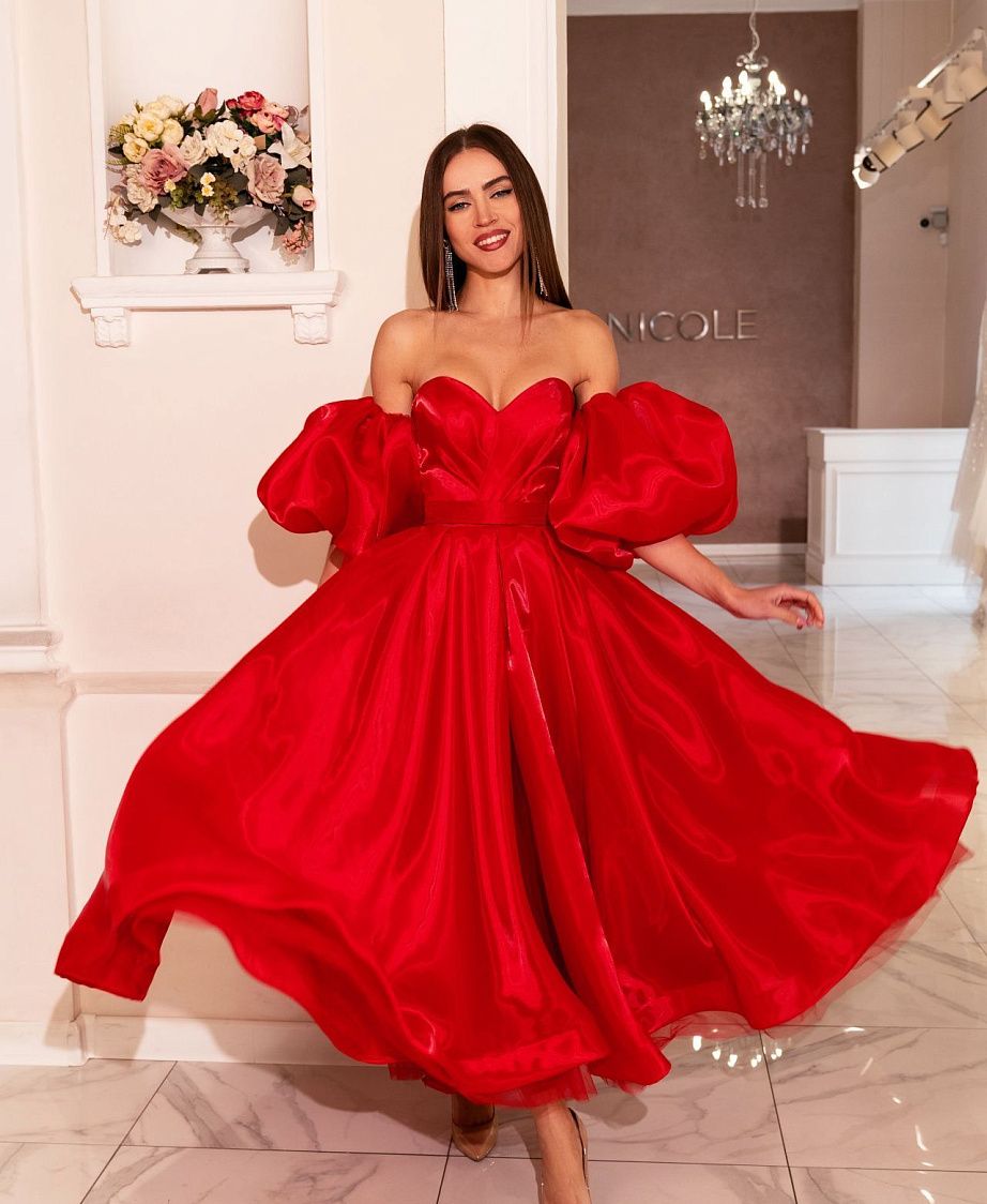 Красное вечернее платье миди  фото