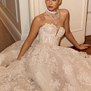 Пышное кружевное свадебное платье фото